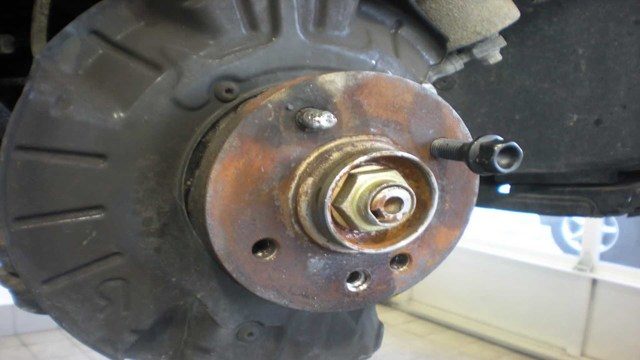 Mini Cooper 2001-2013: How to Replace Wheel Bearings