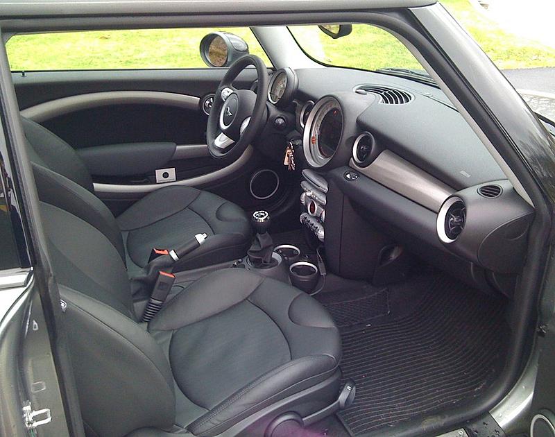 Show us pictures of your Mini's Interior - North American Motoring