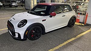 2023 JCW HT Nanuq white with Red Multitone roof-ano7qh7.jpg