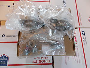 Set of 2 New Outer Ball Joints with nuts and bolts.-dscn0621.jpg