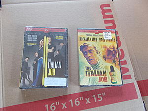 Both Italian Job DVD's. 2 Sets Upper Deck MINI Cards.-dscn1051.jpg