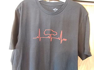 Genuine MINI Cooper "Heartbeat" T-Shirt. XXL. 23 inches across chest.-dscn1316.jpg