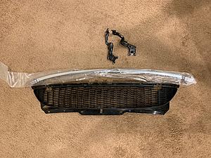 Driving light Grille &amp; Brackets Oem Gen2 2007-2010-img_0316.jpg