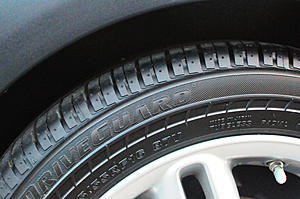 2013 MINI Cooper S Roadster-24-tire-close.jpg