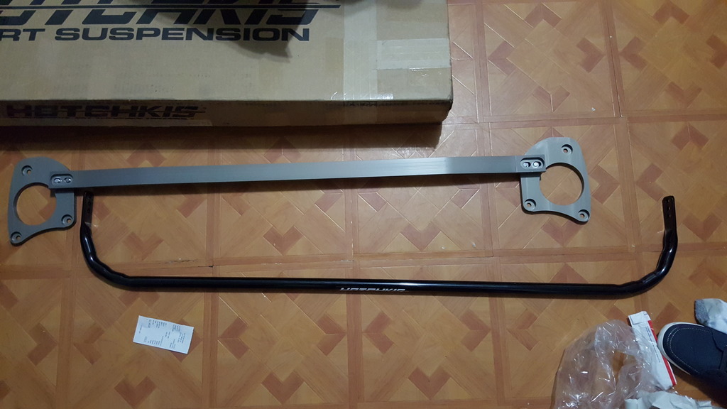 Name: WMW%20Strut%20brace%20and%20Hsport%20rear%20swaybar_1.jpg
Views: 617
Size: 140.5 KB