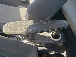 Center arm rest removal on a 2005 S-atfwnhl.jpg