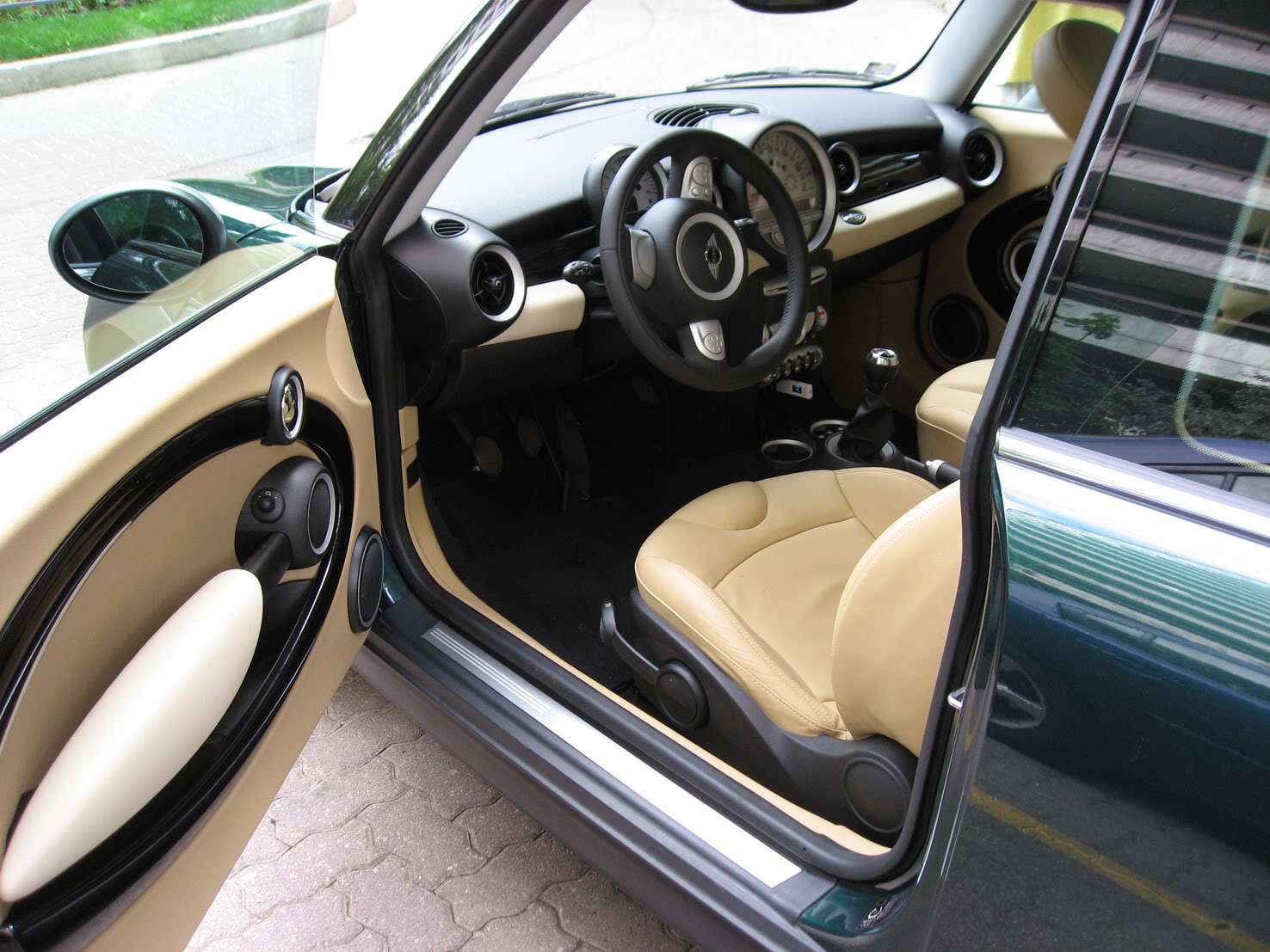 Name:  MiniCooperClubman2008016.jpg
Views: 286
Size:  262.6 KB