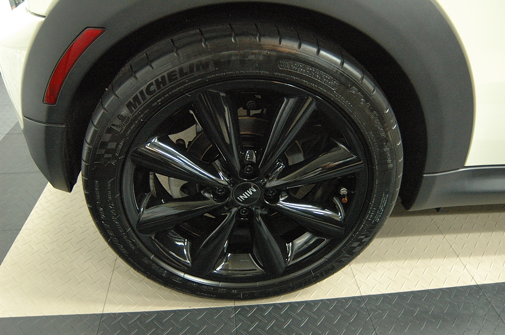Name:  RearRightWheel1_zpsc1f2a0b3.jpg
Views: 301
Size:  596.7 KB