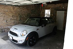 Post pics of your R56 w/ black wheels!-nyqrngb.jpg