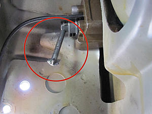 Reinstalling Lock Actuator-metalbar.jpg