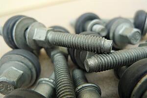 Extremely corroded valve cover screws.-ylnrotu.jpg